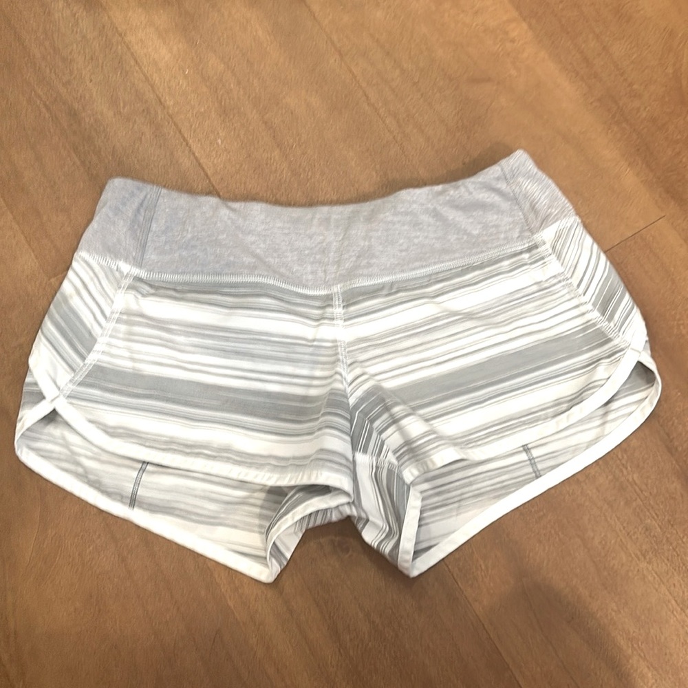Lululemon Women’s Shorts - White Stripe - Size 4